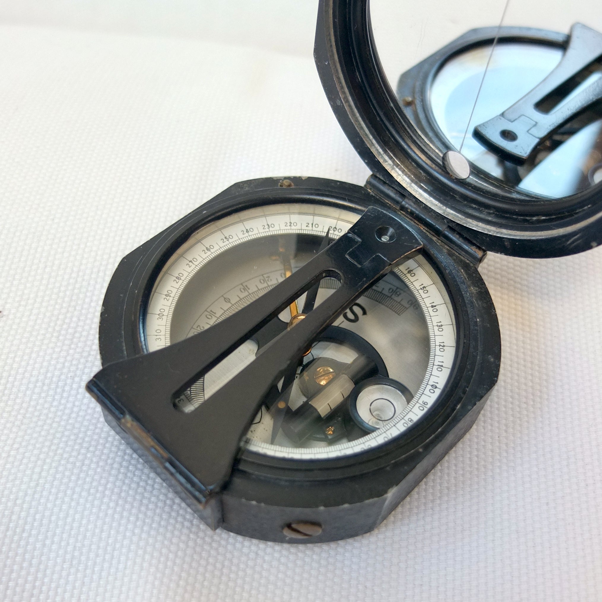 Herga & Co Brunton Pocket Transit Compass c.1928 – Compass Library